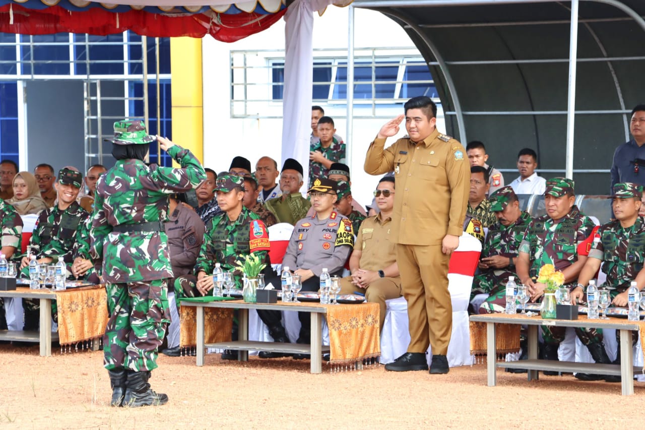 Bupati Bintan, Roby Kurniawan pimpin upacara pembukaan TMMD ke-119 di Bintan.