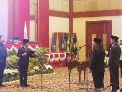 DPRD Kepri Lantik Dua Anggota PAW Muhaimin Ahmad dan Mustamin Bakri