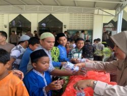 Polda Kepri Bagikan 150 Kotak Nasi Jumat Berkah di Masjid Al Halim Batam