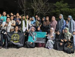 Mahasiswa Berbagi Makanan Sahur ke Masyarakat Tanjungpinang