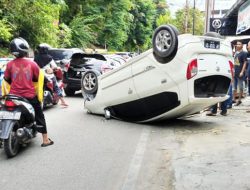 Mobil Agya Terbalik Akibat Kecelakaan Beruntun di Karimun, Diduga Sopir Ngantuk