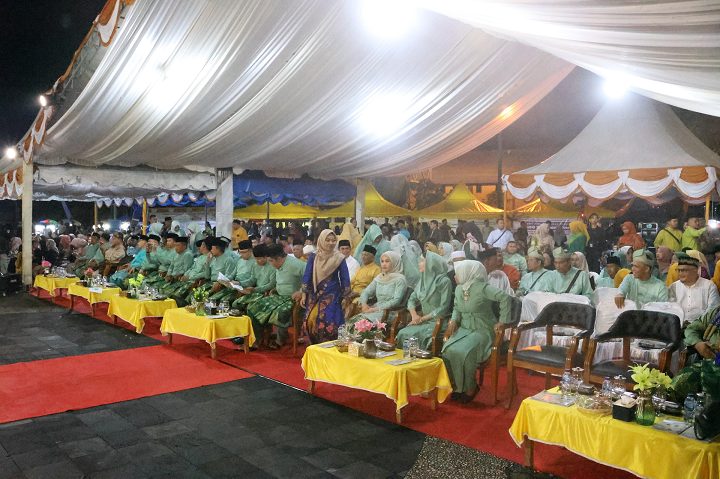 5. Bupati Bintan, Roby Kurniawan bersama tamu undangan serta masyarakat menyaksikan pembukaan MTQH ke-XIII tingkat Kabupaten Bintan tahun 2024.