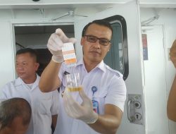 BNN Tanjungpinang Tes Urine  Nakhoda dan ABK Angkutan Lebaran 2024 di Pelabuhan SBP