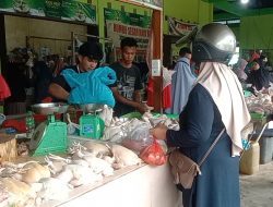 H-2 Lebaran, Harga Ayam Potong Turun di Pasar Barek Motor Kijang