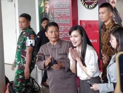 Sandra Dewi Tetap Senyum Usai Diperiksa Kejagung 4,5 Jam, Bilang Begini ke Awak Media
