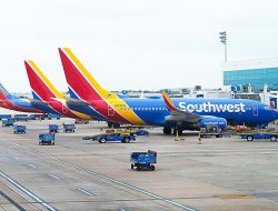 Pesawat Southwest Airlines Mendarat Darurat Akibat Penutup Mesin Robek