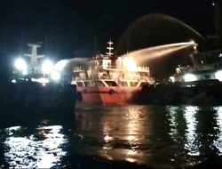 Kapal Tanker SPOB Jeanita Terbakar di Perairan Tanjunguban Bintan