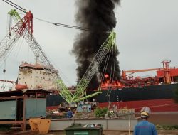Kapal Tanker Ratu Enra di Galangan Singatac Bintan Terbakar