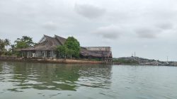 Jejak Aktivitas Sawmill hingga Penginapan di Pulau Bayan