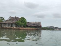 Jejak Aktivitas Sawmill hingga Penginapan di Pulau Bayan