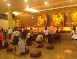 Ribuan Umat Buddha Rayakan Waisak di Vihara Duta Maitreya Batam