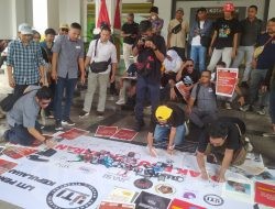 Lewat Aksi Damai, Jurnalis Kepri Tolak Revisi UU Penyiaran di Kantor DPRD Batam