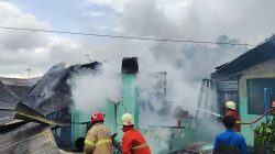 Damkar Tanjungpinang Duga Penyebab Kabakaran Rumah Kosong karena Korsleting Listrik