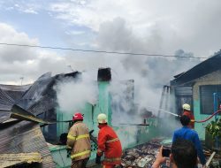 Damkar Tanjungpinang Duga Penyebab Kabakaran Rumah Kosong karena Korsleting Listrik