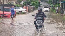 Jalan Damai Tanjungpinang Terendam Banjir, Sejumlah Motor Mogok