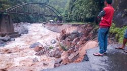 15 Orang Dilaporkan Tewas Akibat Banjir Bandang di Kabupaten Tanah Datar dan Agam, Akses Jalan Terputus