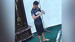 Bocah Laki-Laki Terpantau CCTV Maling Kotak Infak di Masjid At-Taqwa Tanjungpinang