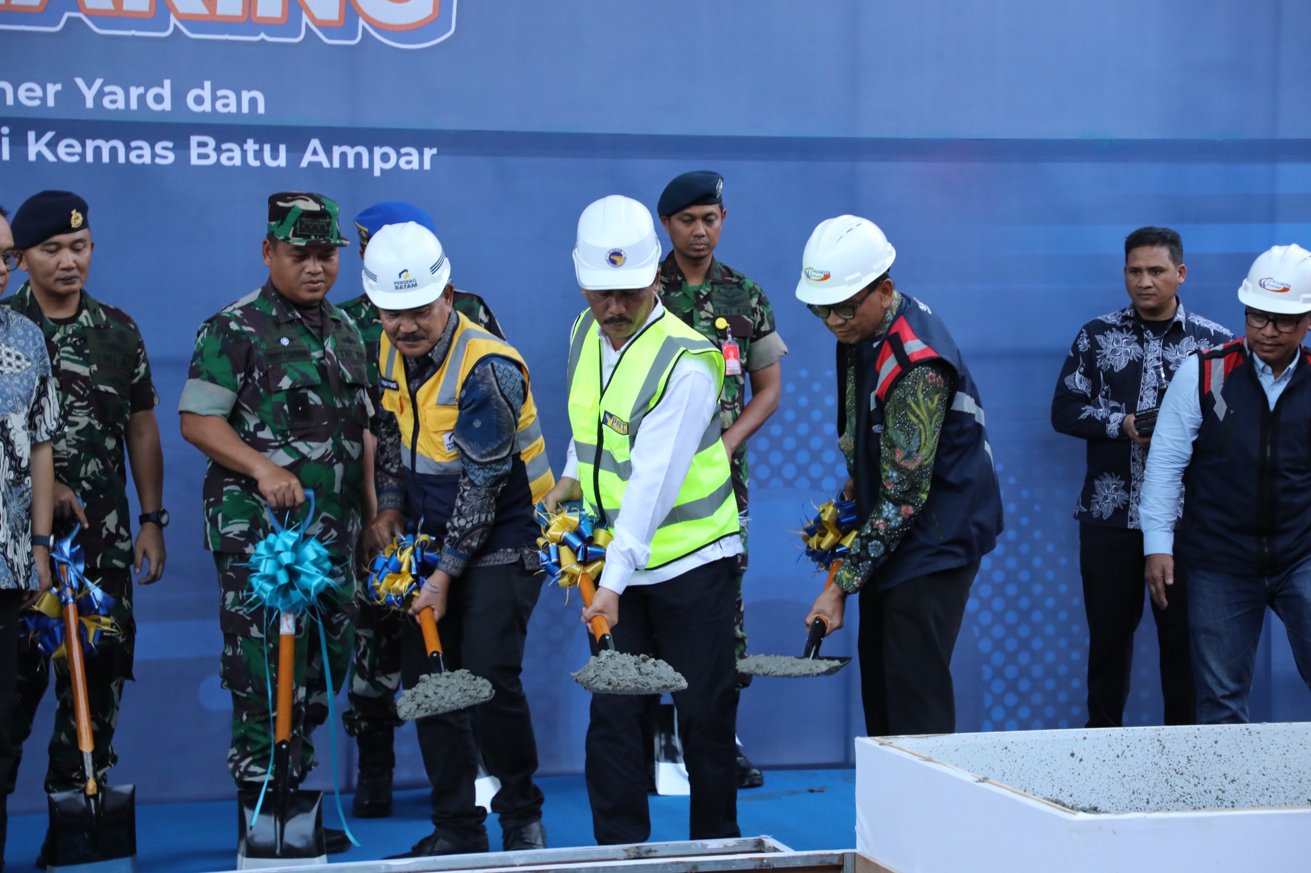 Kepala BP Batam Muhammad Rudi saat groundbreaking proyek pembangunan container yard dan infrastruktur Terminal Peti Kemas Batu Ampar. (Foto: Dok BP Batam)