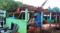 Puting Beliung Terjang Desa Lebuh di Karimun, Puluhan Rumah Warga Rusak