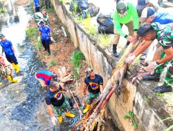 Prajurit Yonmarhanlan IV Berpartisipasi dalam Karya Bakti Bersih Sungai di Bengkong Batam