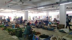 Para pedagang sayur Blok A, diberikan toleransi untuk berjualan di area parkir Pasar Encik Puan Perak Tanjungpinang.