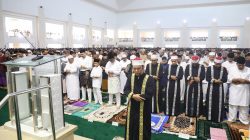 Kepala BP Batam Muhammad Rudi melaksanakan shalat sunnah Idul Adha berjamaah di Masjid Sultan Mahmud Riayat Syah.