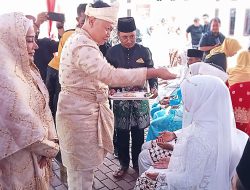 Senyum Bahagia 17 Pasutri saat Nikah Massal di Kantor Kejari Karimun