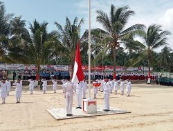 Upacara Detik-Detik Proklamasi  Berlangsung Khidmat di Pinggir Pantai   Pulau Tulang Selat Gelam 