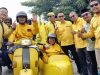 Firmansyah-Eri Naik Becak Vespa Kuning Daftar ke KPU Karimun