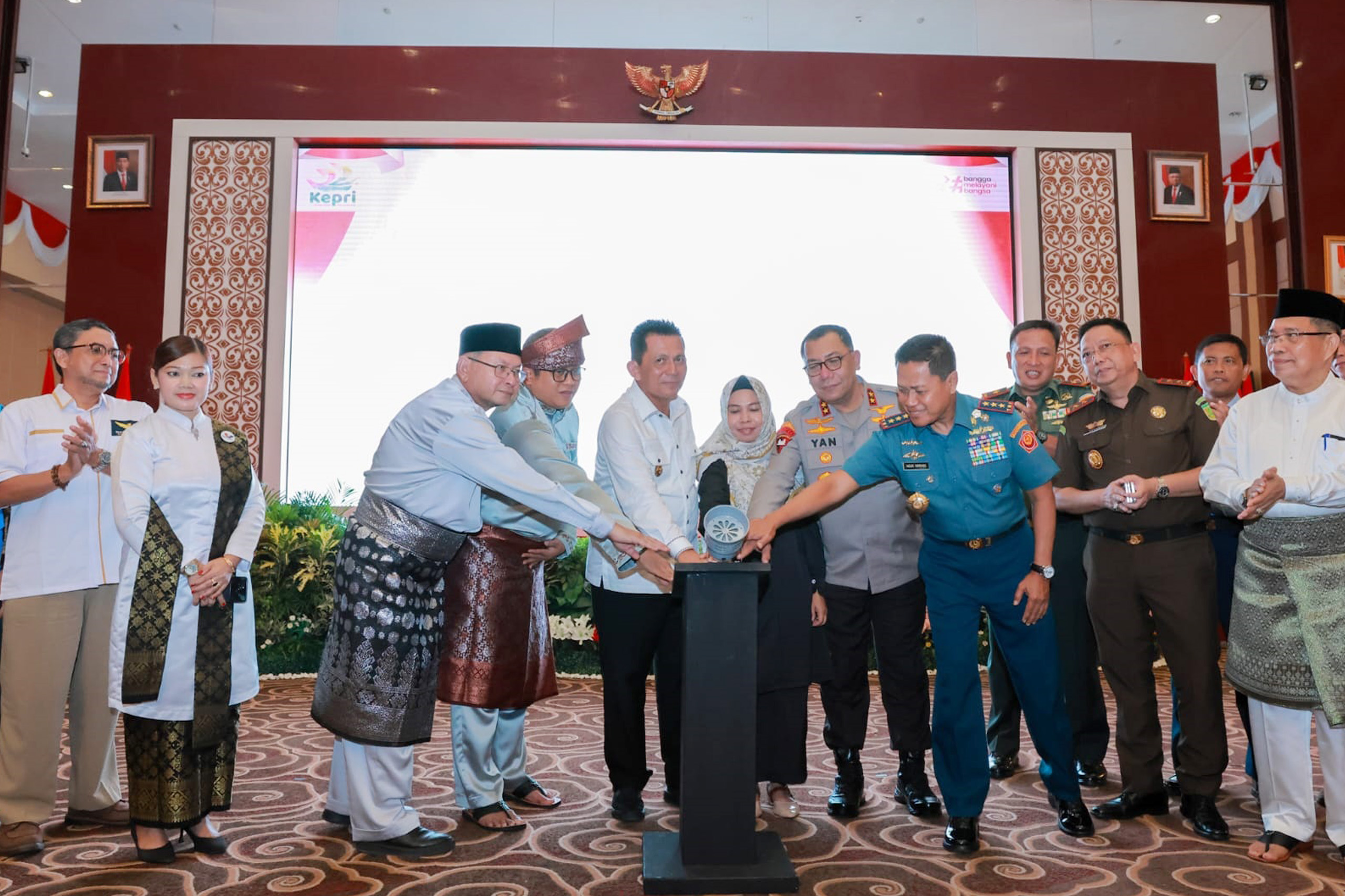 Gubernur Kepri Ansar Ahmad bersama Forkompinda Kepri serta KPU Kepri dan Bawaslu Kepri Deklarasi Pilkada Damai 2024. (Foto: Ardiansyah)