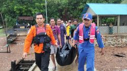 Siswi Terjun ke Laut