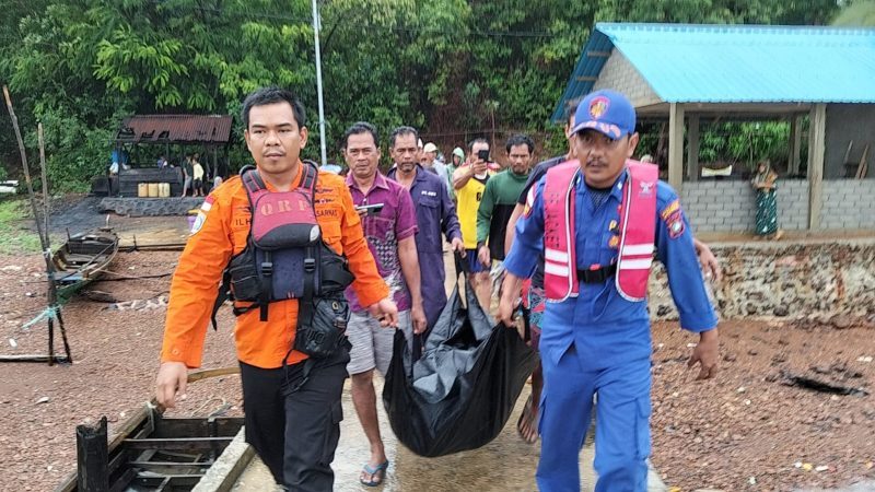 Siswi Terjun ke Laut