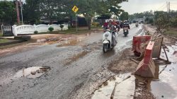 Jalan Nusantara Km 12 Tanjungpinang Rusak Parah, Diduga Disebabkan Truk Proyek Polder