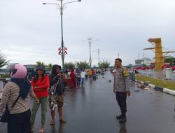 Pedagang Kaget Tenda Bazar Porak-Poranda Diterjang Badai di Tugu Sirih Tanjungpinang