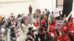 Yel-Yel Massa Pendukung Warnai Pengundian Nomor Urut Paslon Pilkada 2024 Kota Tanjungpinang