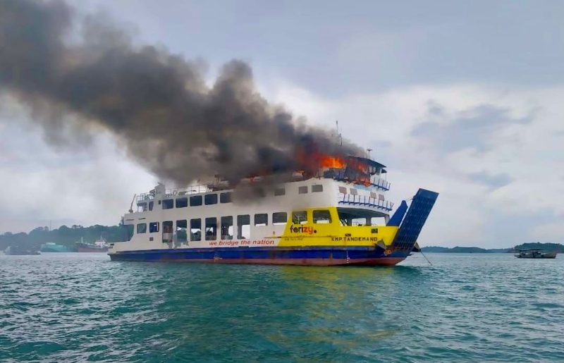 Kapal Roro KMP Tandeman terbakar