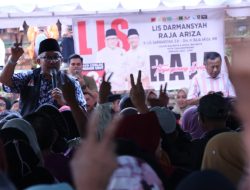 Antusias Warga Bertemu Lis Darmansyah Tak Terbendung, Hujan Pun Tak Jadi Masalah