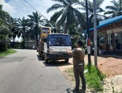 Truk Pengangkut Ekskavator Tabrak Kabel di Sekupang, Internet Warga Lumpuh