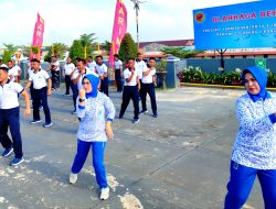 Prajurit dan Jalasenastri Yonmarhanlan IV Batam Olahraga Bersama