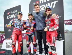 MotoGP2024 Australia: Sprint Race, Martin Juara Bezzecchi Tabrak Vinales