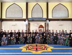 Jalin Sinergitas TNI-Polri, Prajurit Yonmarhanlan IV Batam Salat Jumat Berjamaah di Beberapa Tempat