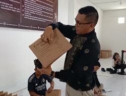 KPU Tanjungpinang Mulai Packaging  Logistik Pilkada 2024