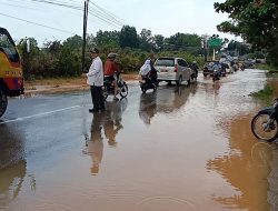 Jalan Nusantara Tanjungpnang Banjir, Rumah Warga Terendam Lumpur