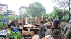 Salah satu rumah yang dirobohkan karena diduga merupakan tempat transaksi Narkoba di Kampung Madani, Simpang Dam