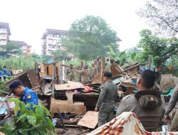 Polresta Barelang Robohkan 4 Bangunan Transaksi Narkoba di Simpang Dam