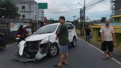 Avanza dan Mobilio Tabrakan