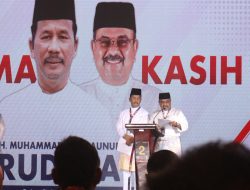 Rudi-Rafiq Tampil Memukau Kenakan Baju Melayu Teluk Belanga saat Debat Pilkada Kepri