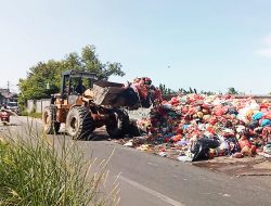 Paslon BARA Kerahkan Buldoser Atasi Sampah Menggunung di Teluk Air hingga Sei Lakam Karimun