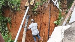 Distribusi Air PDAM Terhenti Gegara Bahu Jalan di Simpang Kota Piring Tanjungpinang Amblas