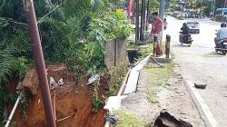 Bahu Jalan Simpang Lampu Merah Kota Piring Amblas, Pengendara Diimbau Hati-Hati